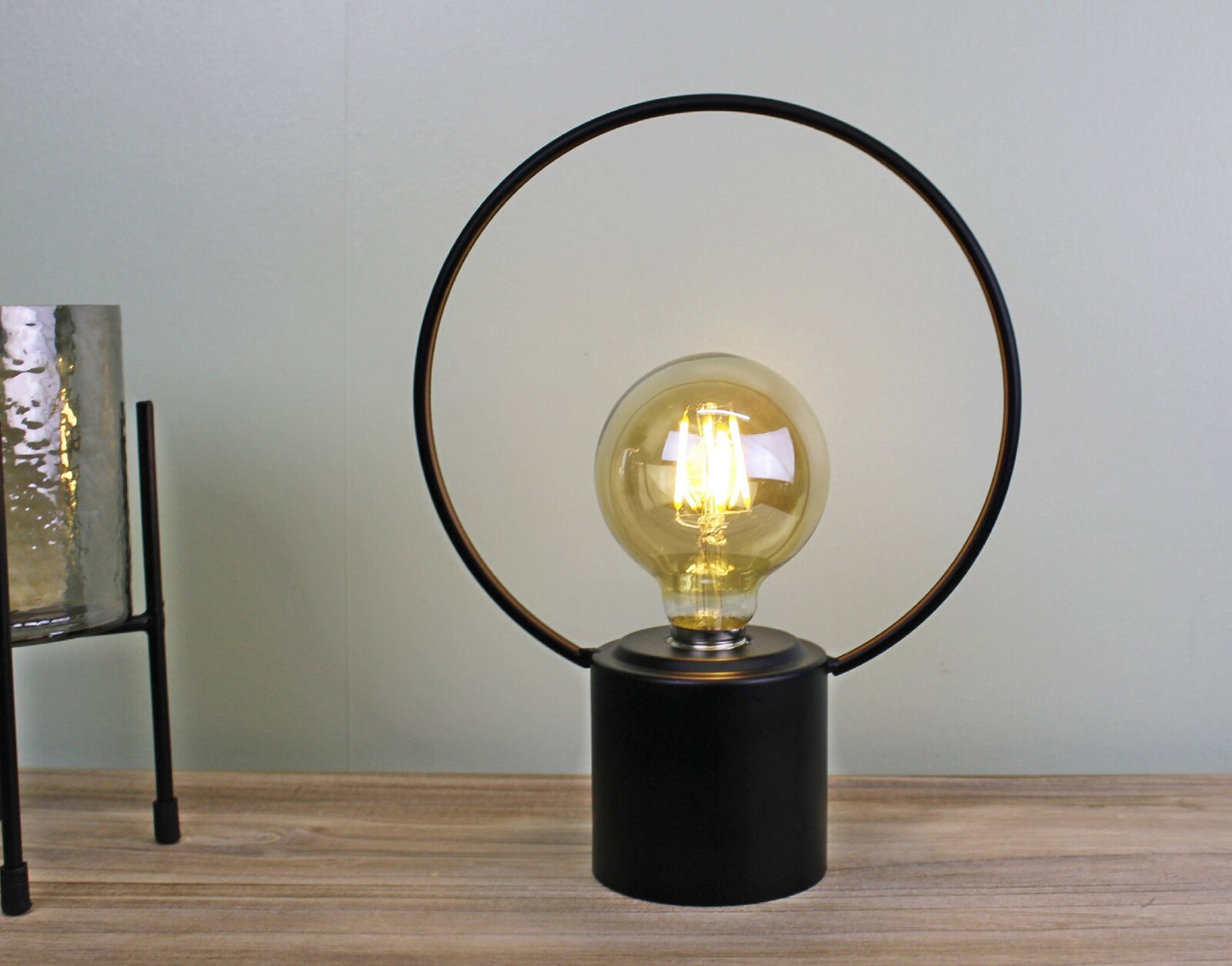 Free Standing Round Wire Lamp