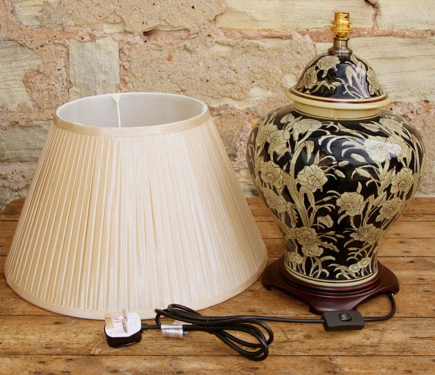Ceramic Embossed Lamp, Regal Design 67cm
